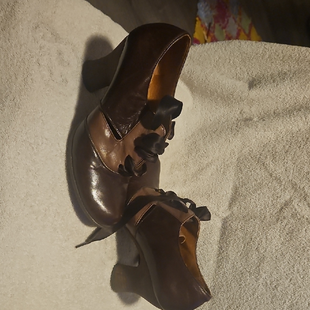 Naya Brown Heels Classic Design